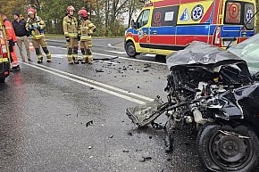 Zderzenie dwóch samochodów osobowych w Busewie. Trzy osoby ranne [FOTO]-5941