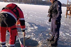Służby zabezpieczyły dwa przeręble na Gople zostawione po morsowaniu-6207