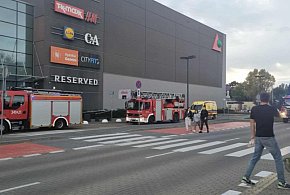 Toruń. Zawalił się podwieszany sufit w galerii handlowej-45746