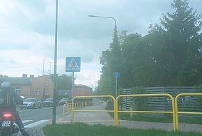 Kruszwica zablokowana. Samochód ciężarowy zablokował drogę -45868