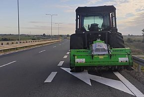 Ciągnik jakby nigdy nic jechał obwodnicą-45932