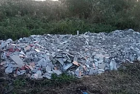 Nielegalny zrzut odpadów na plaży nad jeziorem Tryszczyń-46240