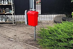 Widzisz taki pojemnik na cmentarzu. Oto, do czego służy-46654