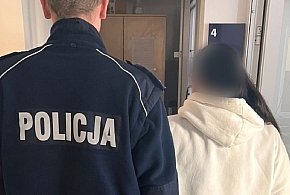 Strzelno: Pijana matka, 7-letni syn na balkonie.-47135