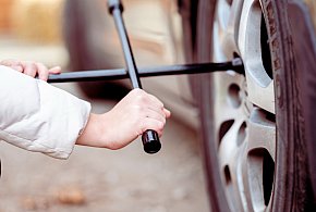 Z pozoru drobiazg, a może skończyć się tragedią. Urząd ostrzega kierowców-47195