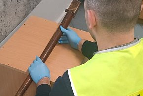 34-letni janikowianin wymachiwał nogą od stołu. Groził, że zabije-47303