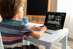 Popularni influencerzy mogą mieć kłopoty. Treści dla dzieci budzą kontrowersje-47357