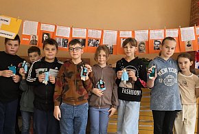 Uczniowie z Chełmc wzięli udzial w ogólnopolskiej kampanii BohaterOn-47417