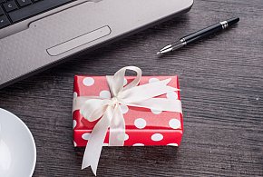 Świąteczna paczka może stać się problemem. Skarbówka patrzy z ukrycia-47804