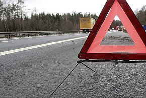 Dachowanie samochodu w Gocanowie. Dwie osoby pod opieką medyków-48063