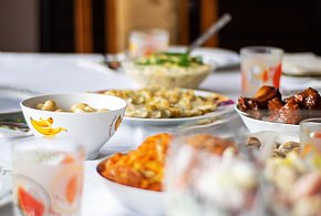 Polacy znów sięgną głębiej do kieszeni. Tyle wydają na świąteczne jedzenie-48275