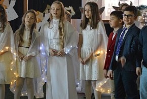 Jasełka w Szkole Podstawowej im. Armii Krajowej w Chełmcach [FOTO]-48480