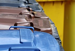 Fioletowe worki na odpady. Oto, co powinno tam trafiać-49103