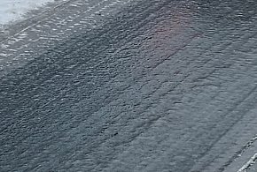 Ślisko na drogach! Uważajcie na drogach i chodnikach-49136