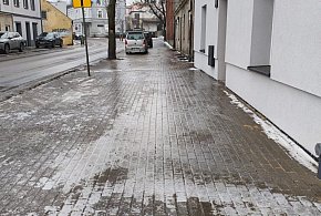 Ślisko na chodnikach w Kruszwicy. Do zobaczenia jutro na ortopedii [VIDEO]-49147