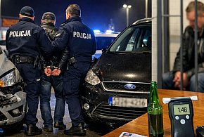 Ford w forda, alkohol w tle. Ucieczka po kolizji. Wszystko w Kruszwicy-49171