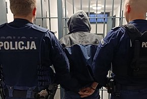 Kierował mazdą mając sądowy zakaz. 43-latek wpadł w ręce policji-49192