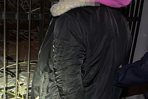 Ślady na śniegu doprowadziły policjantów do włamywacza!-49198