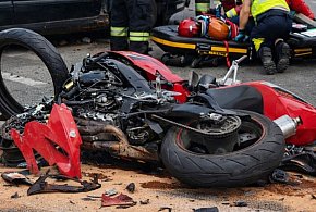 Sławsk Wielki: Samochód osobowy zderzył się z motocyklem