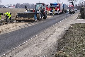 Zgubiony ładunek pod Kruszwicą. Trwa interwencja służb [ZDJĘCIA]