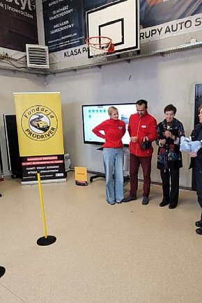 Policjanci z Inowrocławia wraz z przedstawicielami Fundacji Prodriver-5876