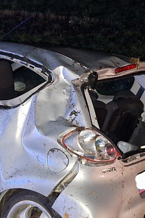 Samochód osobowy wjechał do rowu w Grodztwie – jedna osoba trafiła do szpitala-5912