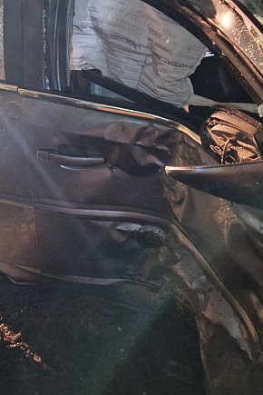 Samochód uderzył w drzewo w Zofijówce. Interweniowały służby-6174