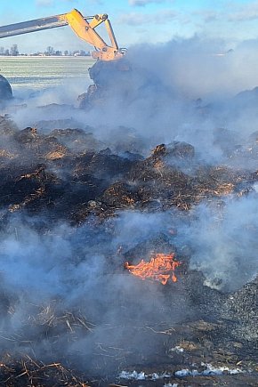 Karczyn: poranny pożar stogu [FOTO]-6181