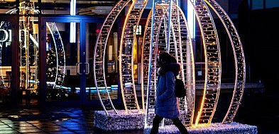 Raport: Polacy podzieleni w kwestii wysokości planowanych wydatków świątecznych-48011