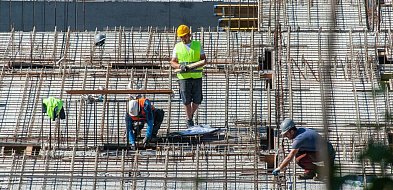 Felietony i komentarze: Listopadowe hamowanie na budowach-48420