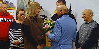 Kruszwicka biblioteka z medalem za pomoc i współpracę od PTTK Kruszwica