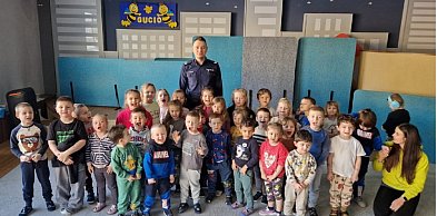 Wizyta policjanta u przedszkolaków z "Gucia"