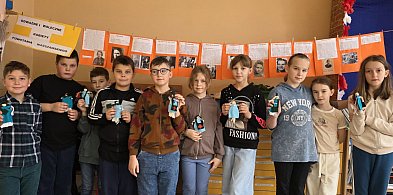 Uczniowie z Chełmc wzięli udzial w ogólnopolskiej kampanii BohaterOn-47417
