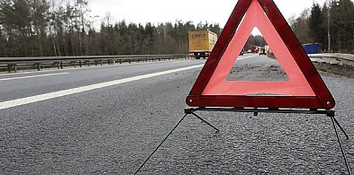 Dachowanie samochodu w Gocanowie. Dwie osoby pod opieką medyków-48063