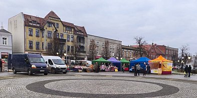 Trwa Jarmark Świątecznych Rozmaitości i „Świąteczne Kruszwickie Smaki”-48075