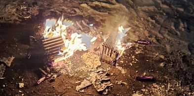 Pożar pozostałości po fajerwerkach przy ul. Kujawskiej w Kruszwicy-48799