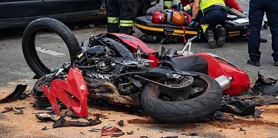 Sławsk Wielki: Samochód osobowy zderzył się z motocyklem
