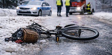 Śmierć 65-letniej rowerzystki. Wpadła w poślizg i przew-48766