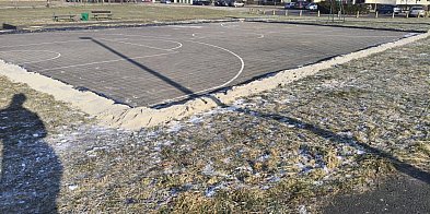 Na ferie atrakcja jak znalazł. Burmistrz: dziś ukończymy ślizgawkę