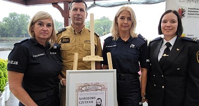 Inowrocławskie policjantki wzięły udział w „Narodowym Czytaniu”-45495