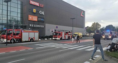 Toruń. Zawalił się podwieszany sufit w galerii handlowej-45746