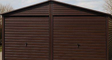 Blaszak na dwa auta z wiatą — praktyczne rozwiązanie dla Twojej posesji-46799