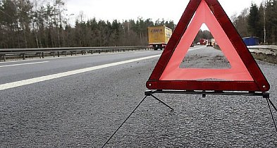 Dachowanie samochodu w Gocanowie. Dwie osoby pod opieką medyków-48063