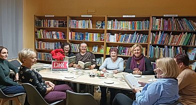 Świąteczne spotkanie Dyskusyjnego Klubu Książki w Chełmcach-48231