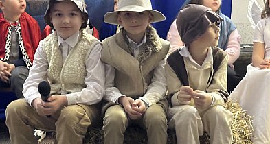 Kiedy wzruszenie spotyka się z radością – jasełka i kiermasz w szkole w Rusinowie!-48234