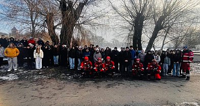Pokazy ratownictwa lodowego dla młodzieży w Kruszwicy z udziałem uczniów ZSO
