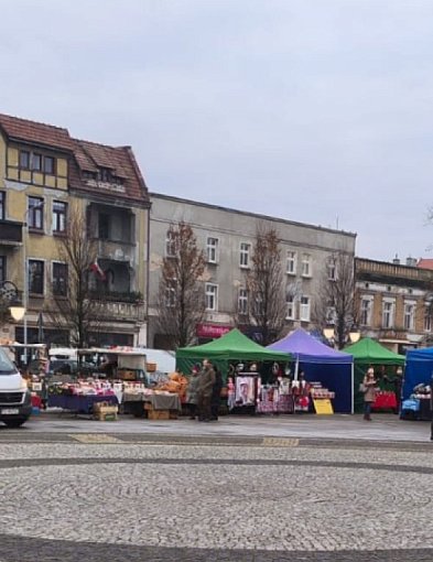 Trwa Jarmark Świątecznych Rozmaitości i „Świąteczne Kruszwickie Smaki”-48075
