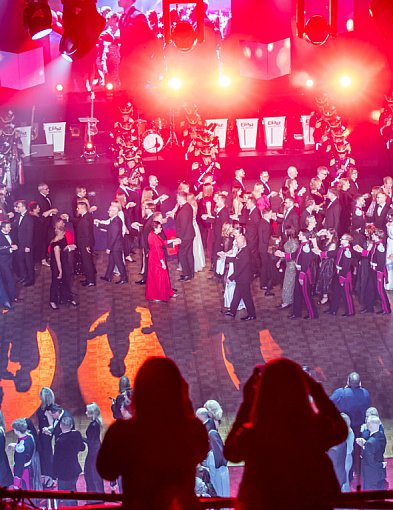 Rekordowe licytacje i wsparcie dla potrzebujących. XIV Marszałkowski Bal [ZDJĘCIA]-49261