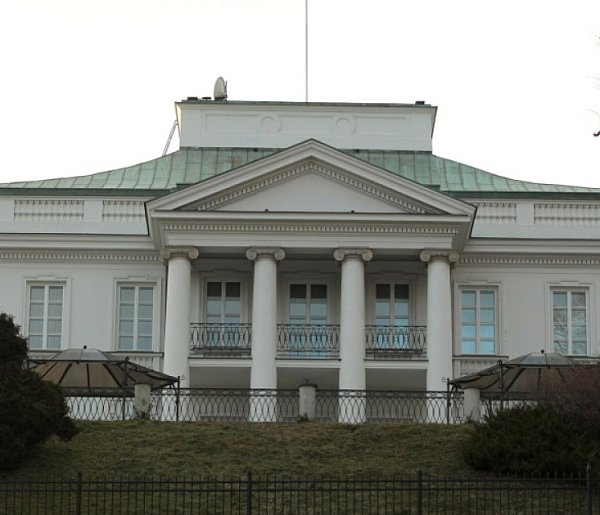 Dron nad Belwederem - podejrzewane złamanie prawa lotniczego-45782