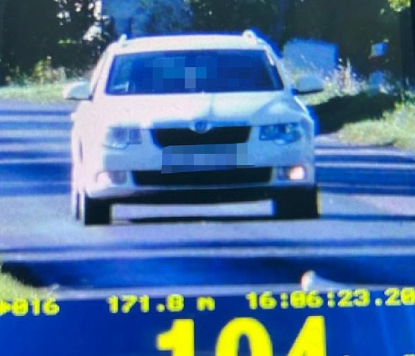 Kierujący skodą jechał z nadmierną prędkością!-46014